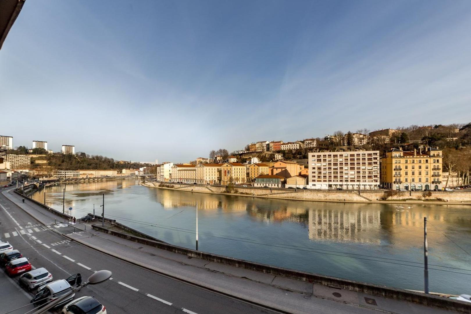 Апартаменты Loft Mezzanine Vue Incroyable Saone Лион Экстерьер фото