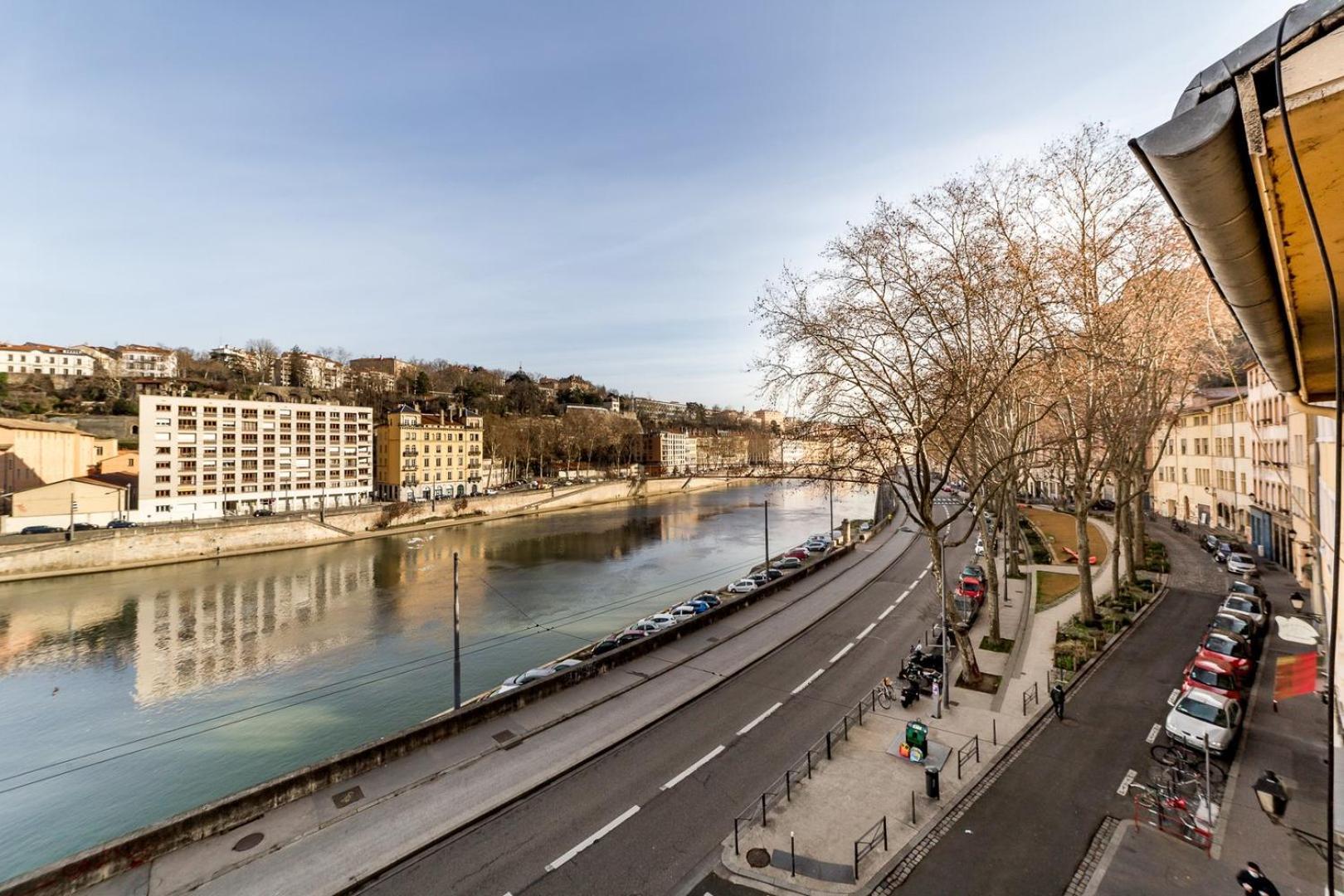 Апартаменты Loft Mezzanine Vue Incroyable Saone Лион Экстерьер фото
